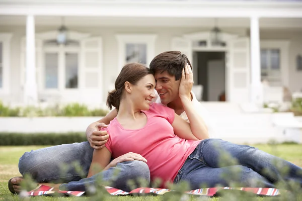 Couple Sitting Outside House On Lawn — Stock Photo, Image