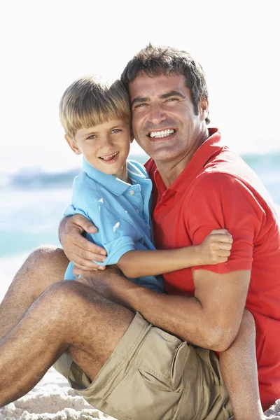 Father And Son Sitting On Beach — Stock Photo, Image