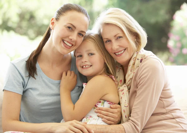 Grand-mère avec fille et petite-fille — Photo