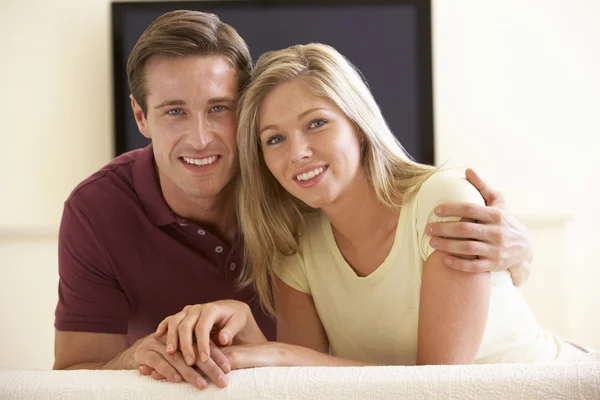 Couple Watching TV At Home — Stock Photo, Image