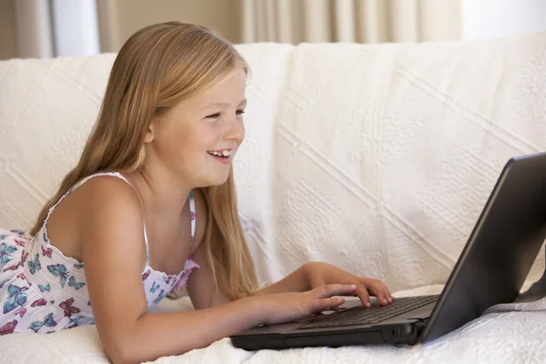 Young Girl Using Laptop — Stock Photo, Image