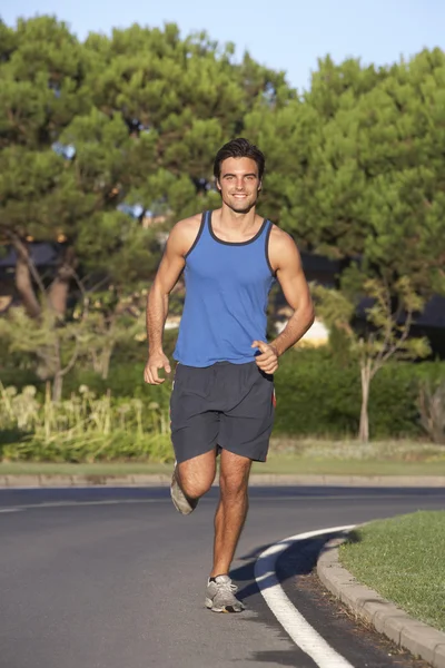 Hombre corriendo en la carretera — Foto de Stock