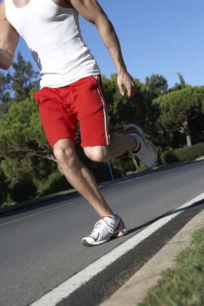 Hombre corriendo en la carretera —  Fotos de Stock