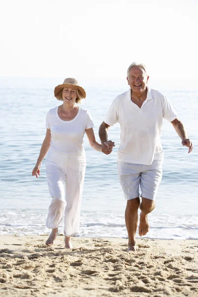 Senior paar zomervakantie genieten van — Stockfoto