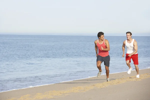 Mężczyzn, Jogging wzdłuż plaży — Zdjęcie stockowe
