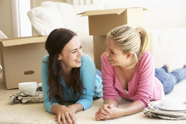 Women Moving Into New Home — Stock Photo, Image