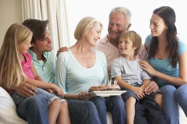 Grupo Familiar Extendido Celebrando Cumpleaños — Foto de Stock