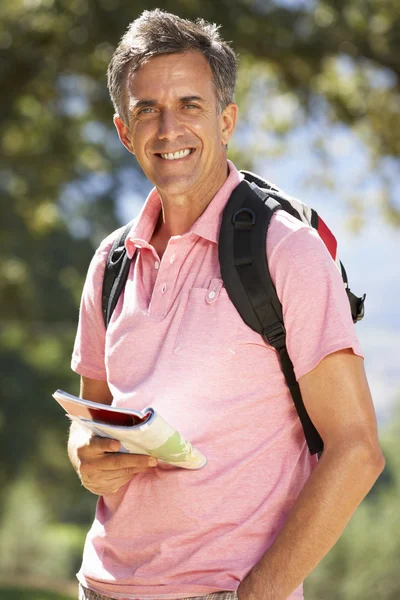 Man Hiking Through Countryside — Stock Photo, Image