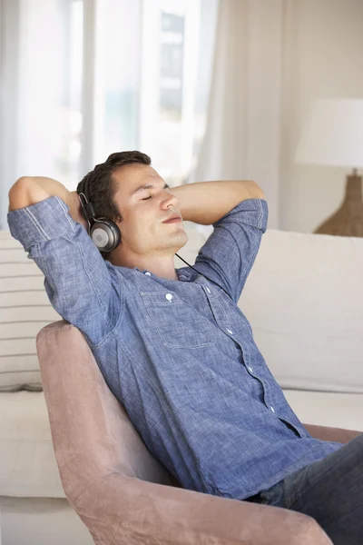 Man Relaxing Listening To Music — Stock Photo, Image