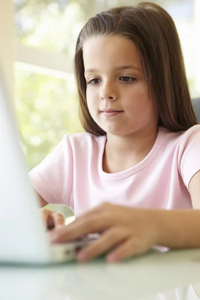 Girl Using Laptop — Stock Photo, Image