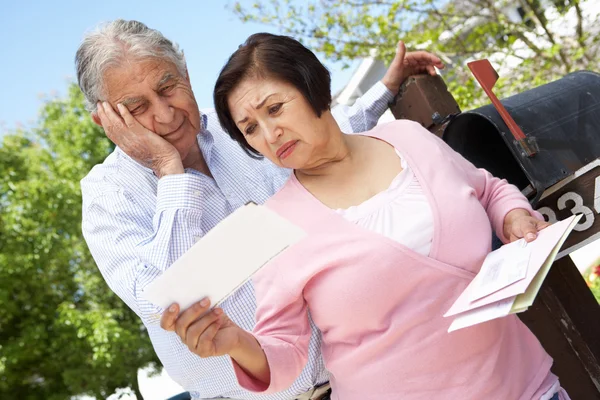 Senior Couple Checking Mailbox — Stock Photo, Image