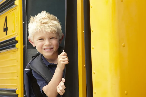 Basisschool leerling Boarding Bus — Stockfoto