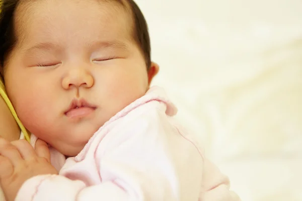 Vietnamská matka mrazivých baby — Stock fotografie