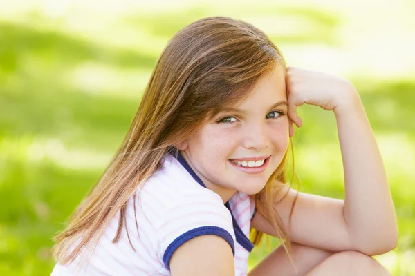 Chica joven feliz — Foto de Stock