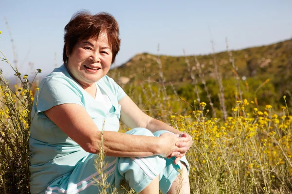 Seniorin ruht sich nach Übung aus — Stockfoto