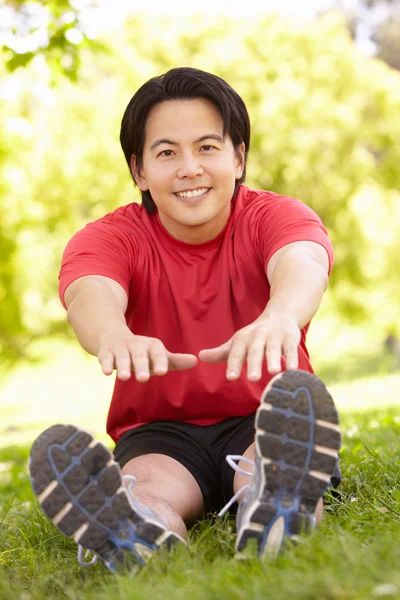 Asiatischer Mann beim Training — Stockfoto