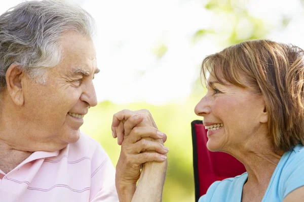 Senior Couple Relaxing In Park — Stock Photo, Image