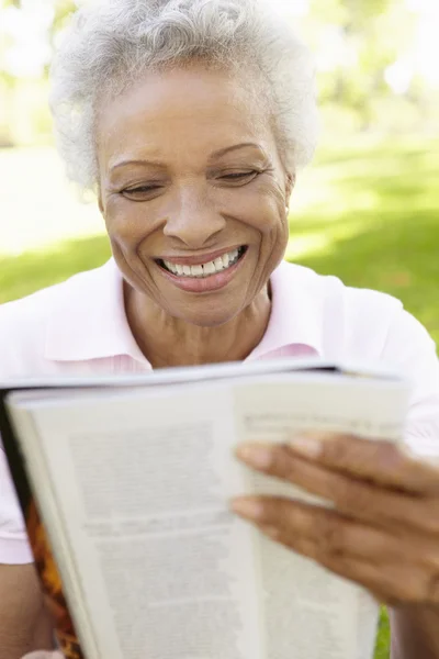 Senior Woman Reading Magazine In Park — Stock Photo, Image