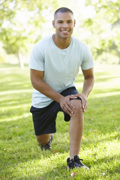 Young Man Exercising In Park — Stock Photo, Image