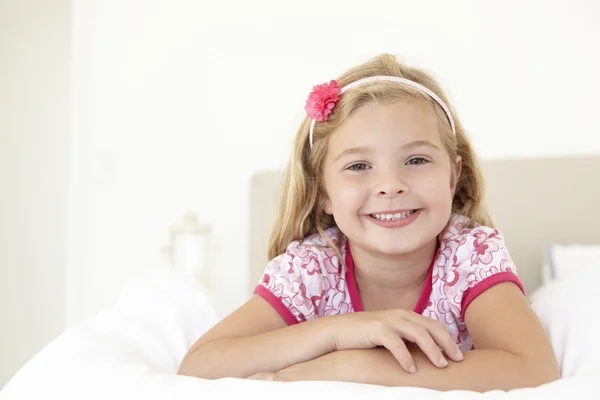 Young Girl Relaxing On Bed — Stock Photo, Image