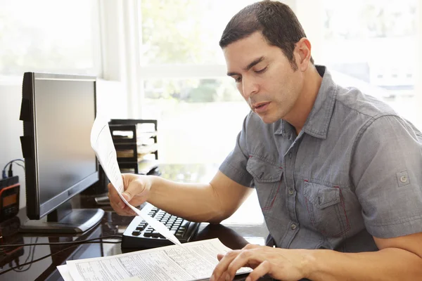 Man working in home office — Stock Photo, Image