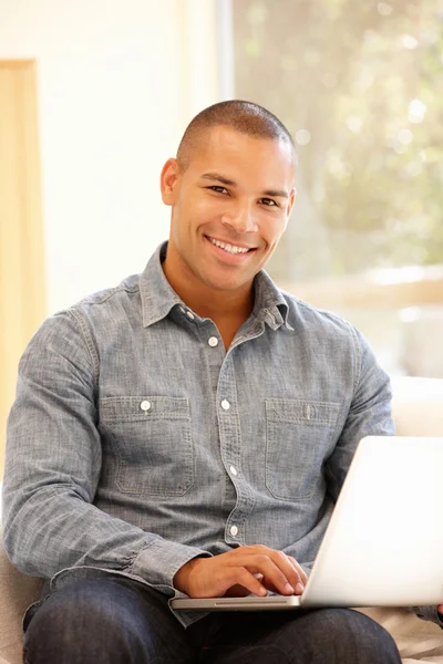 Man working on laptop at home — Stock Photo, Image