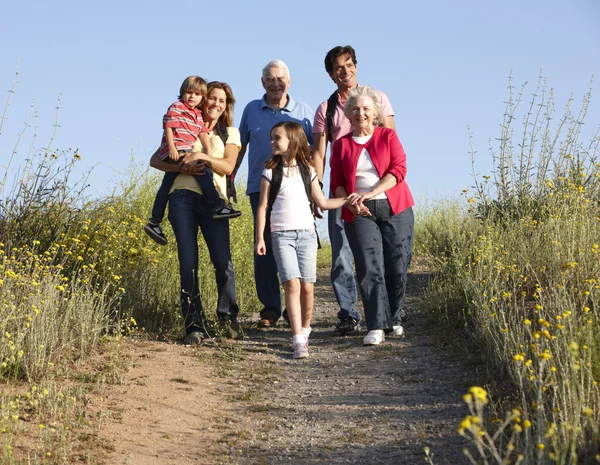 Multi-generation family on country walk — Stock Photo, Image