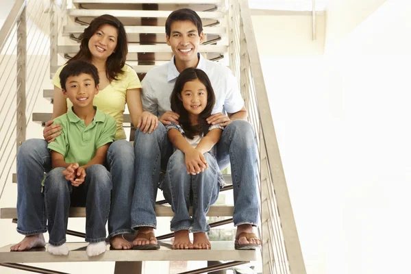Met een mooie glimlach en gelukkige familie — Stockfoto