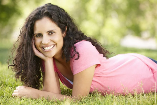 Young Woman Relaxing In Park — Stock Photo, Image