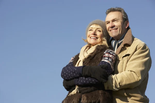 Mature couple in winter — ストック写真