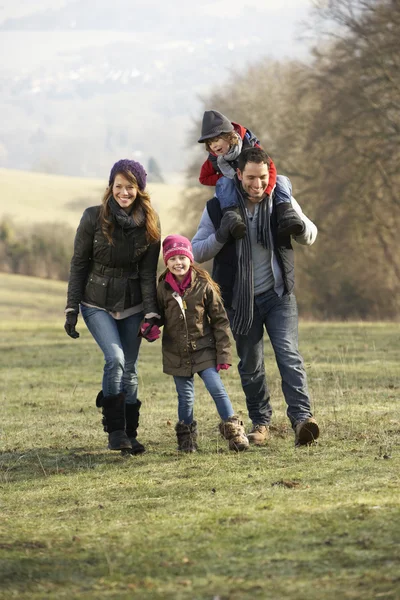 Happy Family on country walk — Stockfoto