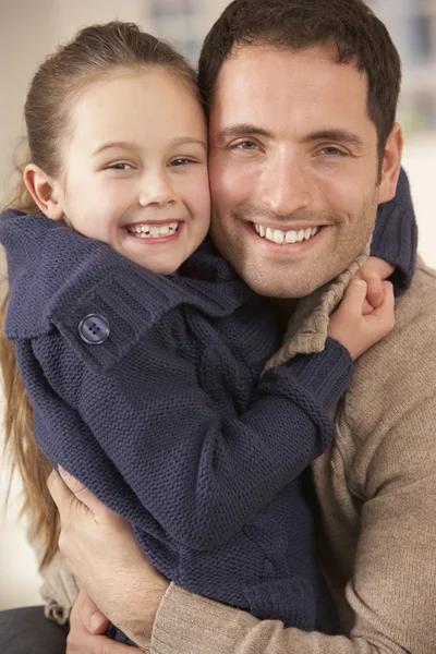 Pai e filha em casa — Fotografia de Stock