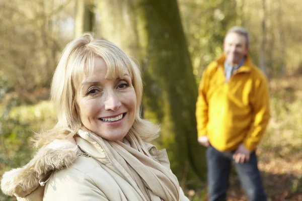 Gelukkige senior paar in de winter — Stockfoto