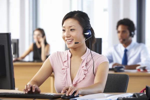 Customer Service Agent In Call Centre — Stock Photo, Image