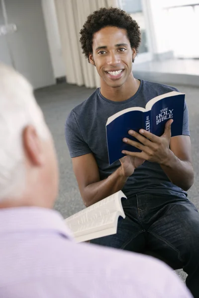 Vergadering van Bible Study Group — Stockfoto