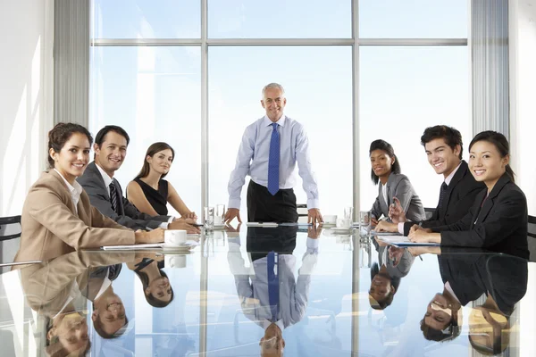 Miután a testület ülésén üzleti emberek csoportja — Stock Fotó