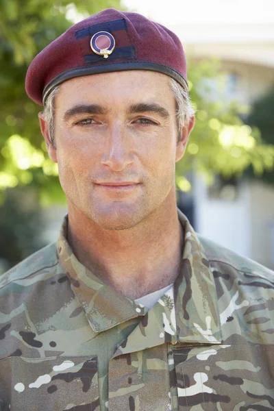 Żołnierz na sobie mundur — Zdjęcie stockowe