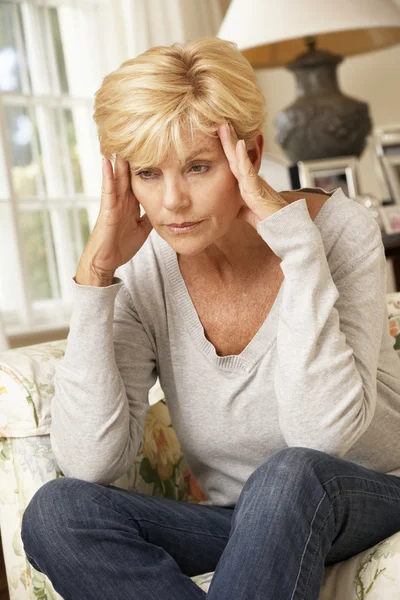 Mujer madura infeliz — Foto de Stock