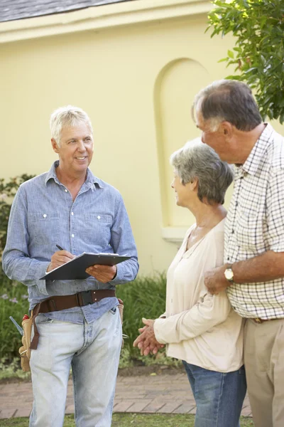 Repairman and Senior Couple — Stockfoto