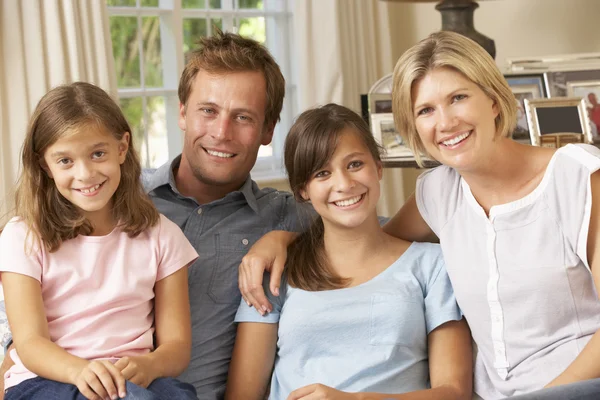 Family Group Sitting On Sofa — Stockfoto