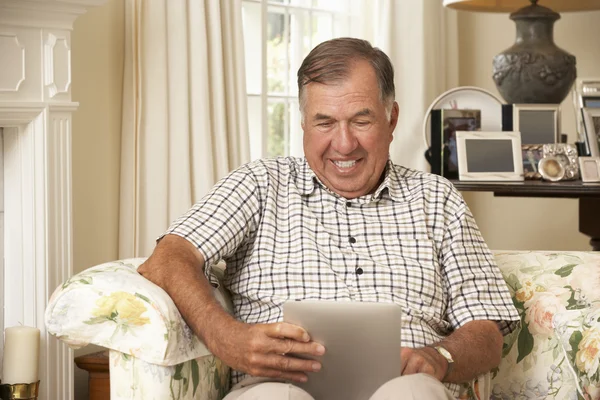 Senior Man Using Digital Tablet — Stock Photo, Image