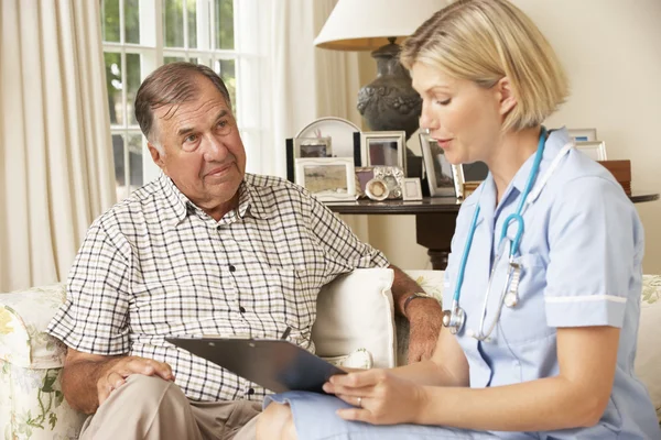 Senior Man Having Health Check — Φωτογραφία Αρχείου