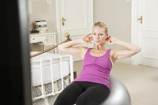 Mulher Exercício com Fitness DVD — Fotografia de Stock