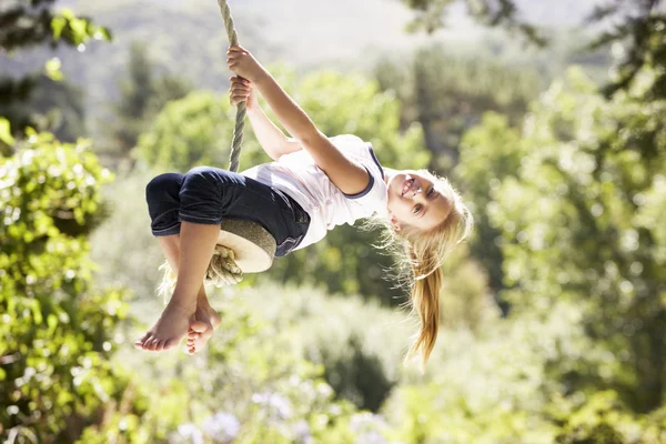 Girl Having Fun On Rope Swing — Stock Photo, Image