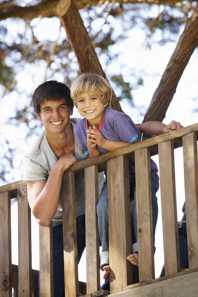 Brothers Playing In Tree House Together — Stock Photo, Image