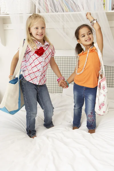 Two Girls Dressing Up In Bedroom — ストック写真