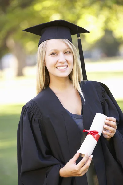 Studenten deltar i examensceremoni — Stockfoto