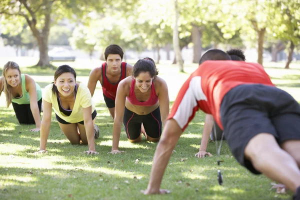 Instructor Running Fitness Boot Camp — Stock Photo, Image