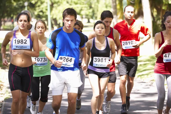 Marathonlopers aan begin van de Race — Stockfoto