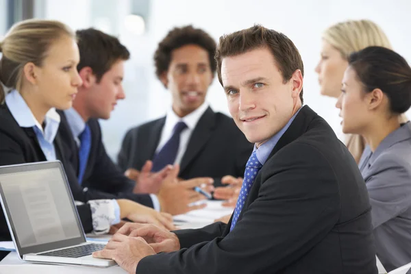 Manliga verkställande under Office Meeting — Stockfoto